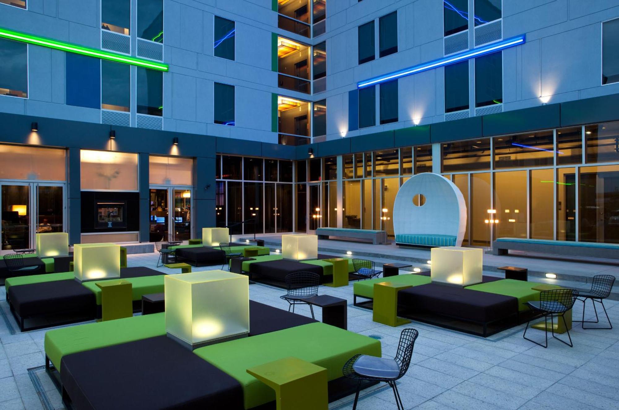 Aloft Denver Airport At Gateway Park Aurora Bagian luar foto