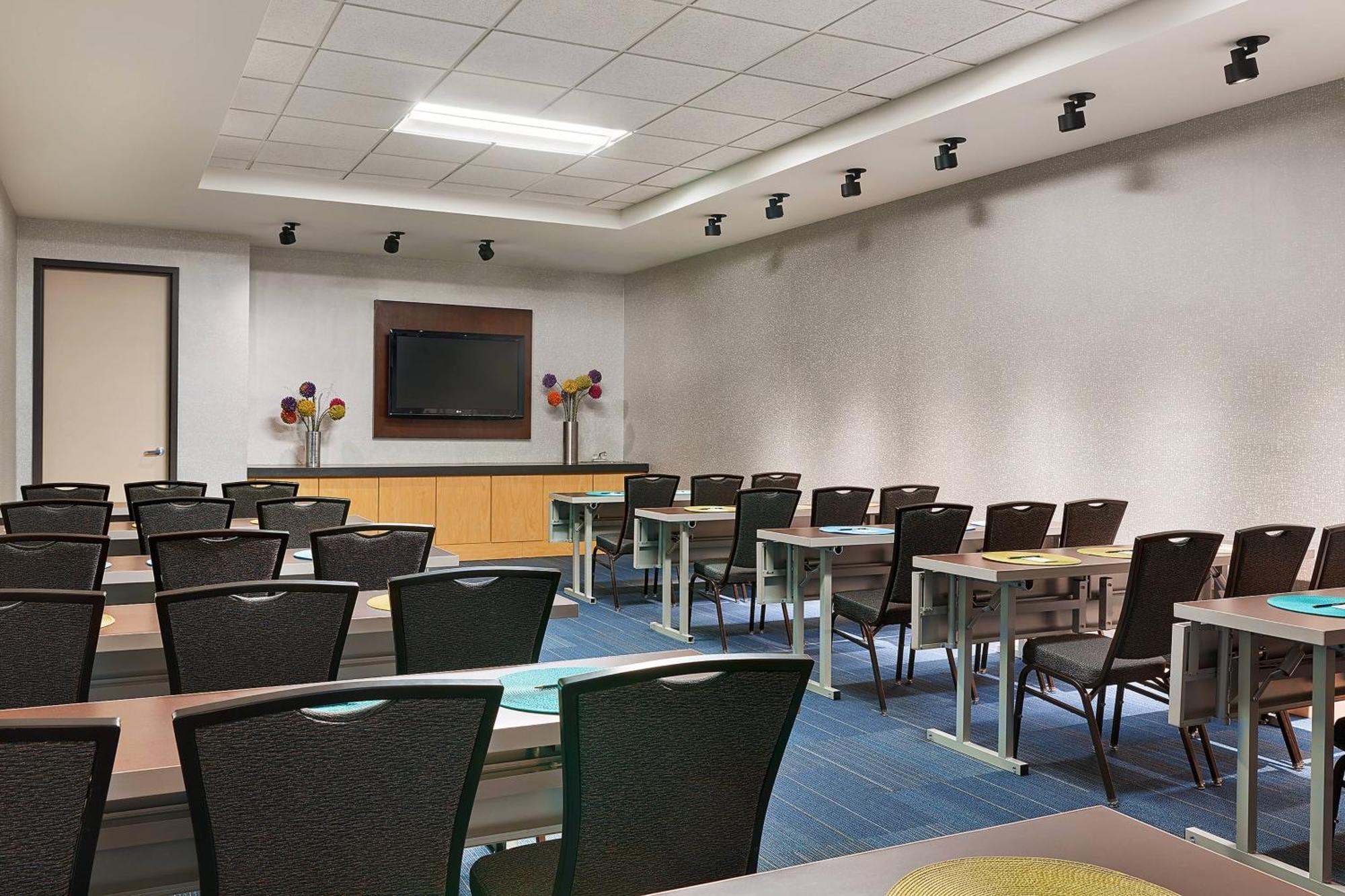 Aloft Denver Airport At Gateway Park Aurora Bagian luar foto